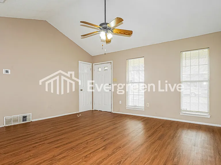 10170 Oak Leaf Dr — Photo 4