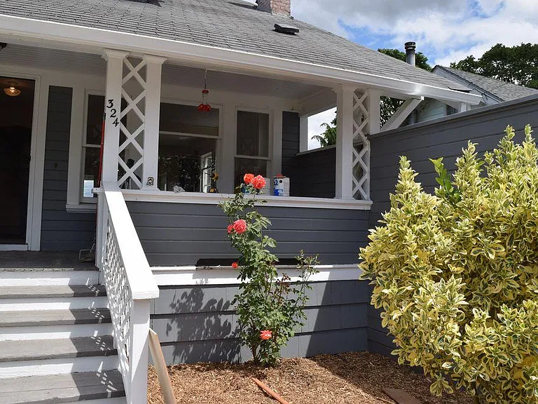 Beautiful restored Craftsman, 2 blocks to the Water!