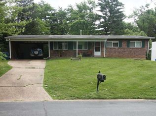 848 Mary Meadows Ln, Saint Louis, MO 63141