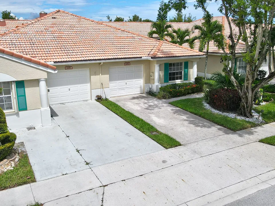 6183 Floral Lakes Dr