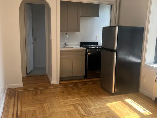 160 Beach 117th St APT 2B, Far Rockaway, NY 11694