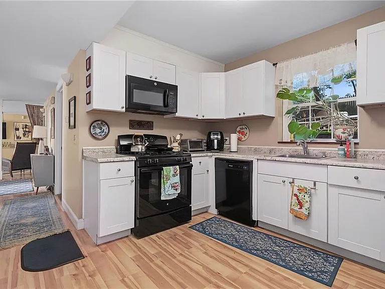 45 Oakwood Ave — Photo 41