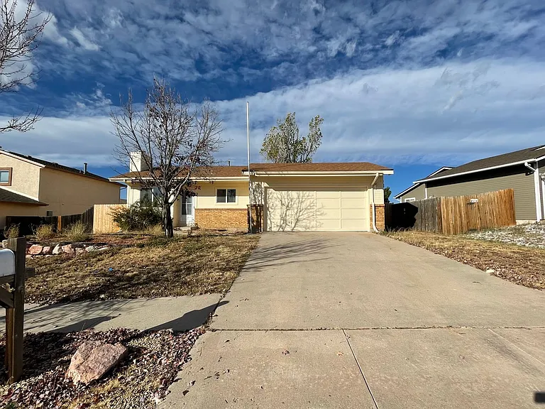 2110 Ambleside Dr — Photo 1