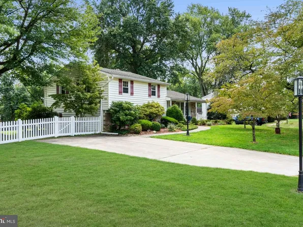 319 Holly Knoll Dr, Churchville, PA 18966
