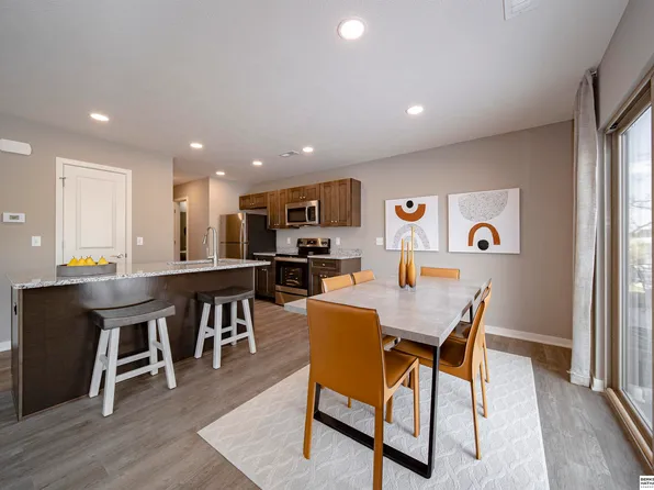 17070 Hawthorne Ave, Omaha, NE 68118