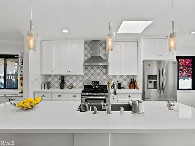 5810 Ranchito Ave — Photo 15