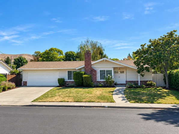 6 Fleuti Dr, Moraga, CA 94556