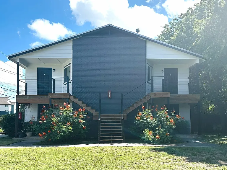 1640 Post Rd — Photo 1