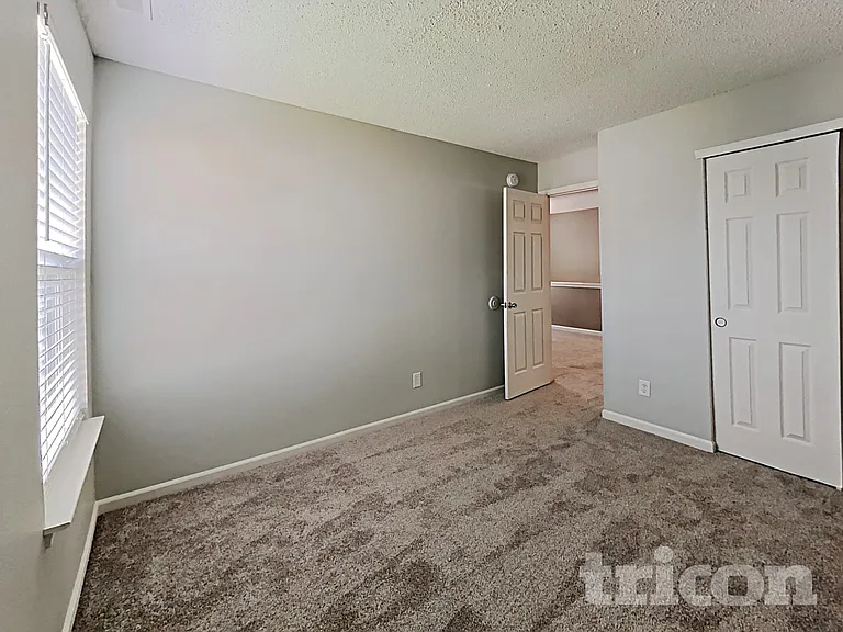 4525 Connaught East Dr — Photo 13
