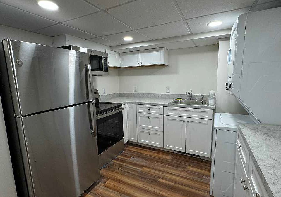 1st image of 10 Pinebrook Dr