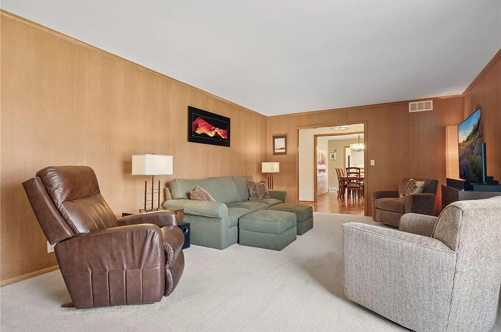 3 Bedroom Single Family Home — Photo 2