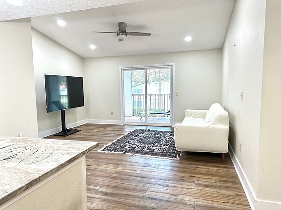 2nd image of 9481 Highland Oak Dr Unit 1516