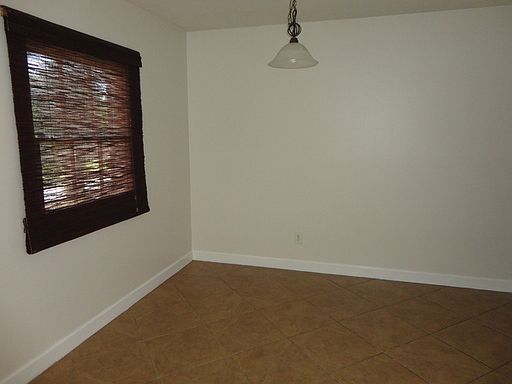 5th image of 403 Georgetown Dr APT D