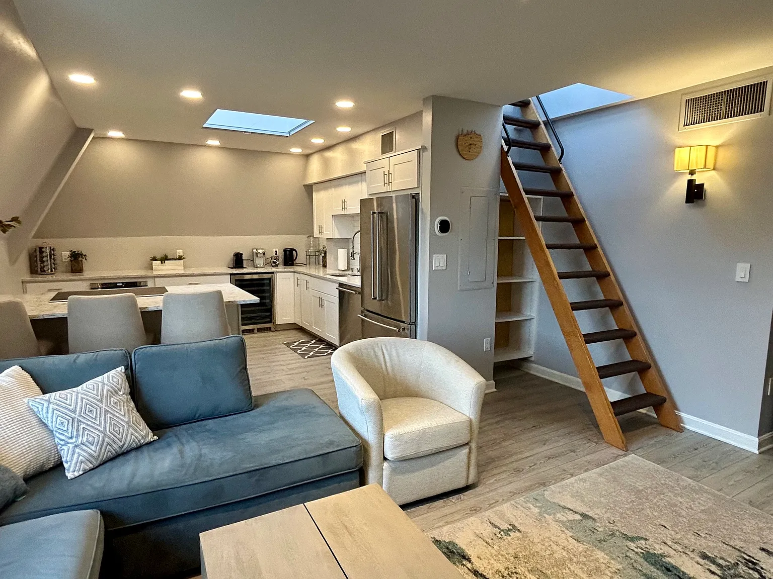 1 bed, 718 sqft, $3,600 — Photo 2