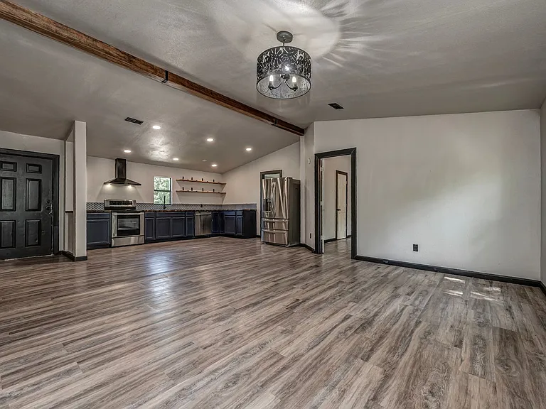 58 Divine Pl — Photo 3
