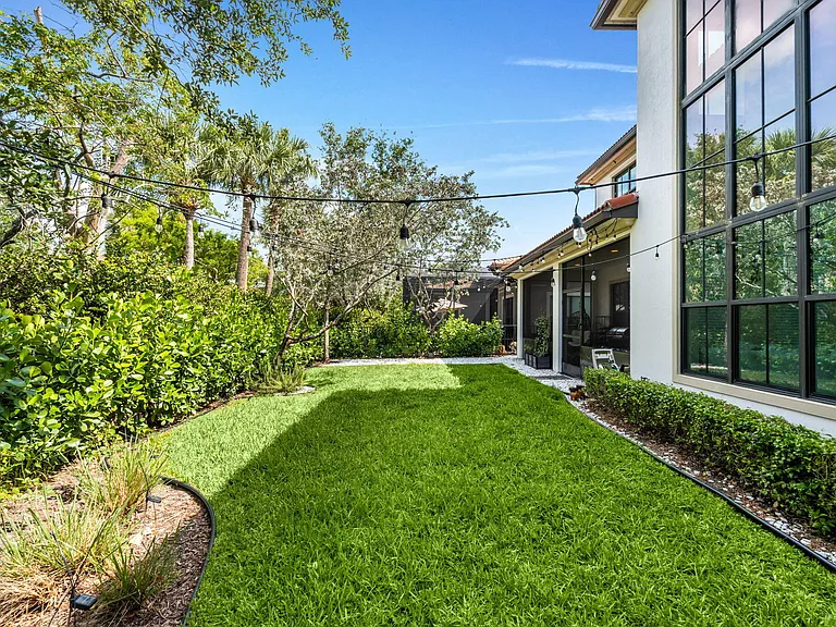 8845 Watercrest Cir W — Photo 29