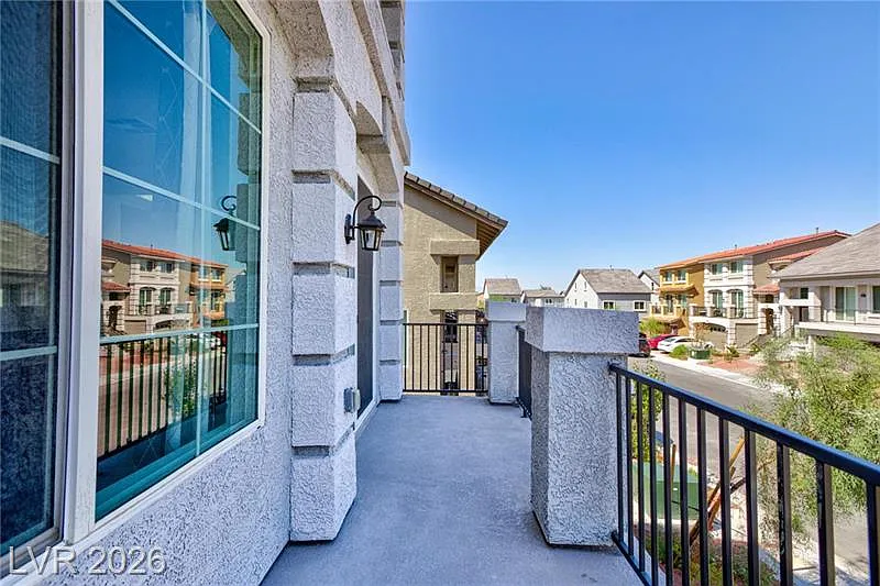 5 bed, 3011 sqft, $4,000 — Photo 2