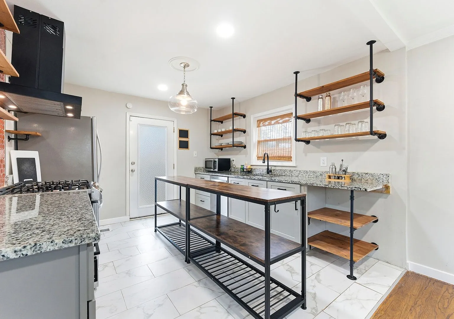 Charming 3BR House in Atlanta — Photo 3