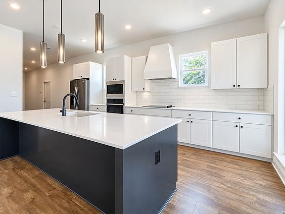 4th image of 5164 Comanche Dr