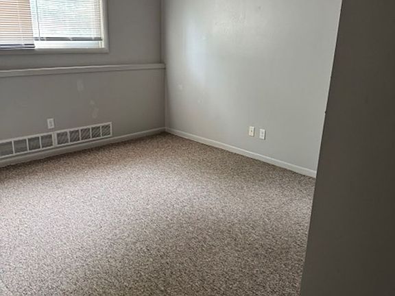 4th image of 2180 Meadowlawn Dr #10