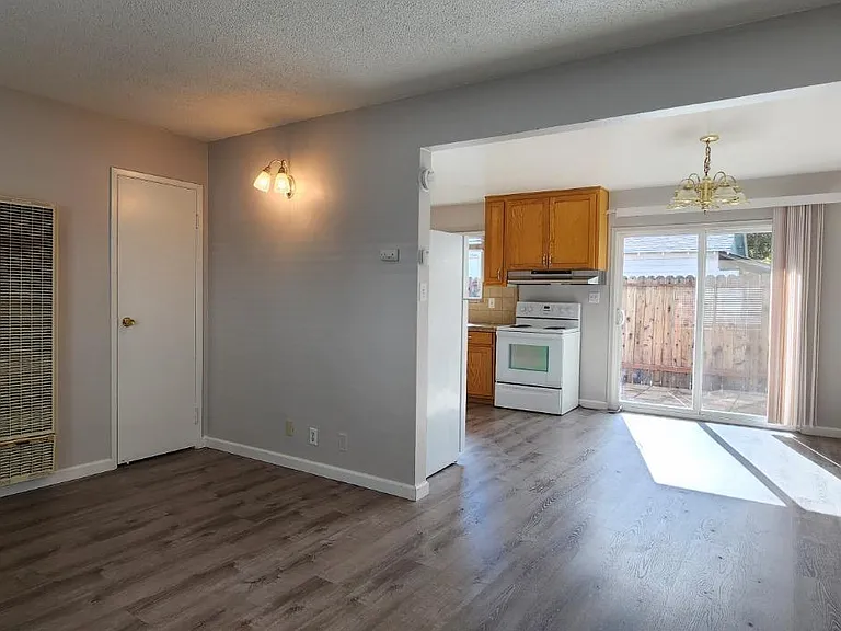 140 Cernon St #2 — Photo 3