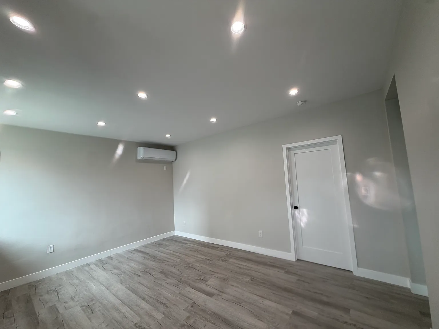 2 bed, 720 sqft, $2,400 — Photo 4