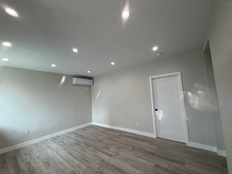 151 1/2 E 47th St #153 — Photo 4