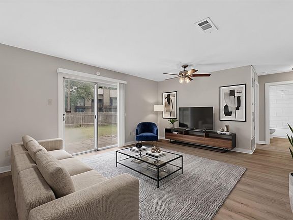 4th image of 2404 Aldford Dr