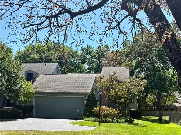 4317 W 112th St, Leawood, KS 66211