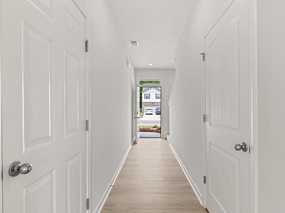 4th image of 512 Oak View Ln