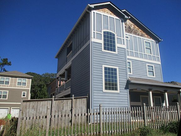 3rd image of 718 Rose Palm Ln