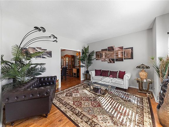 3rd image of 3900 Garland Ave