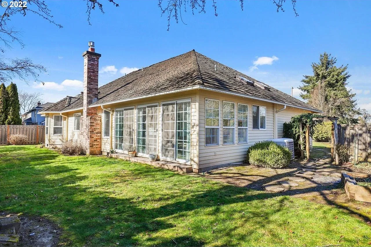 NW Country Dr, Portland — Photo 2