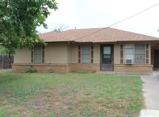 109 S 22nd St, Carrizo Springs, TX 78834