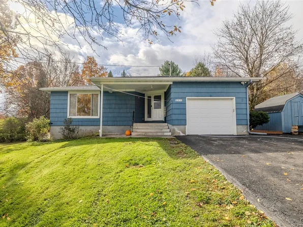 6414 Hedgerow Ln, Jamesville, NY 13078