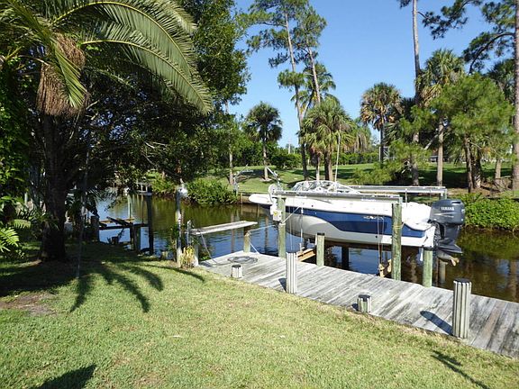 2nd image of 485 NE Solida Cir