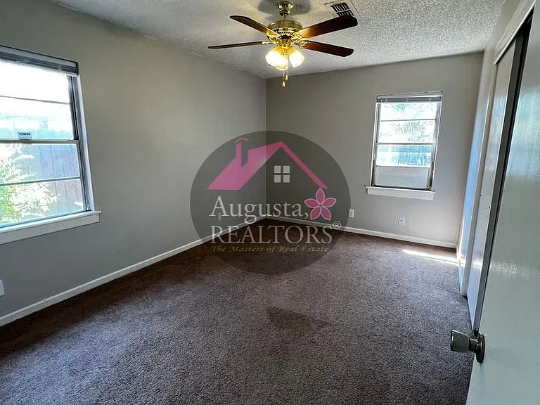 2105 N 8th St — Photo 10