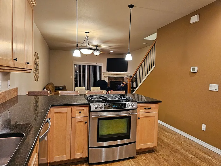 715 NE Oak St #B — Photo 6