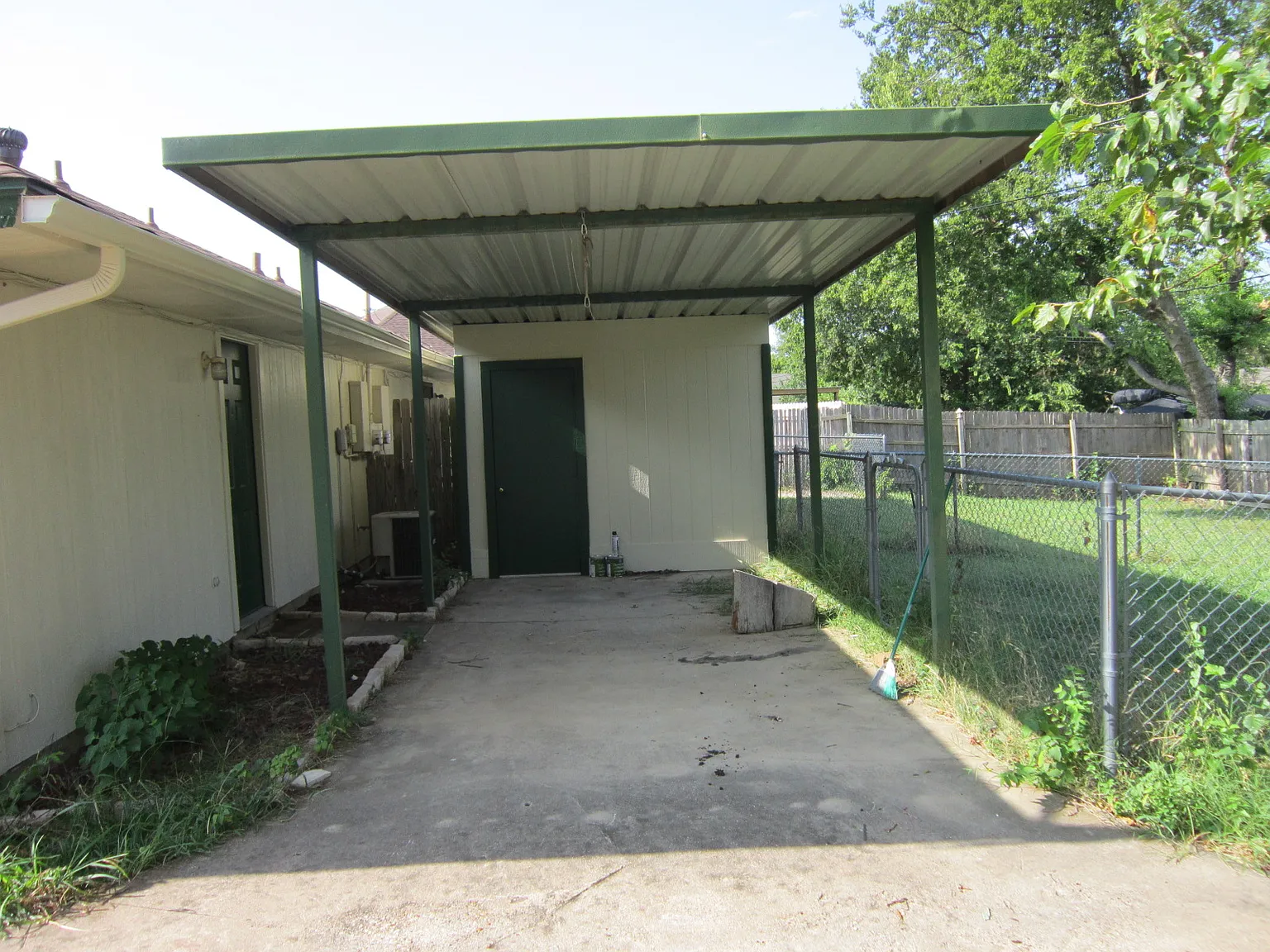 2 bed, 1077 sqft, $1,600 — Photo 3