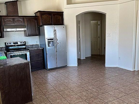 2nd image of 2583 E Edais St