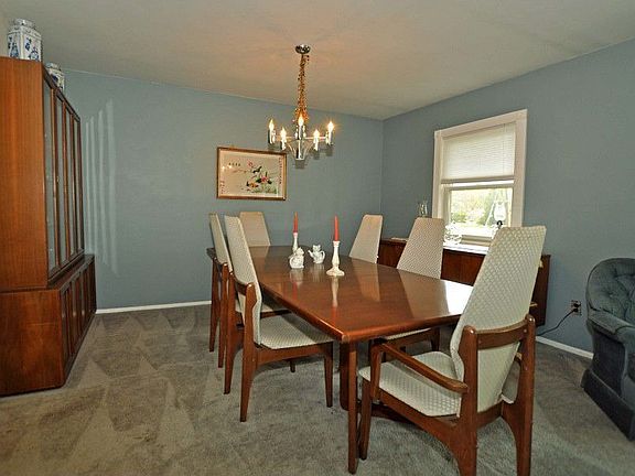 4th image of 16 Saratoga Dr