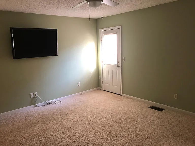 824 Shadow Ln — Photo 8