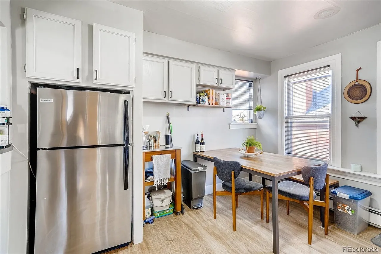2 bed, 993 sqft, $1,945 — Photo 3