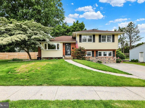 102 Radcliffe Ave, West Lawn, PA 19609