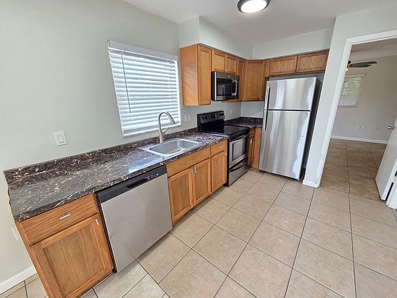 5th image of 1005 63rd Ave W #11