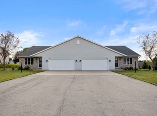 N1825 Hyacinth Ct, Greenville, WI 54942