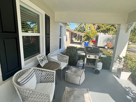 4th image of 2277 SE Monroe St