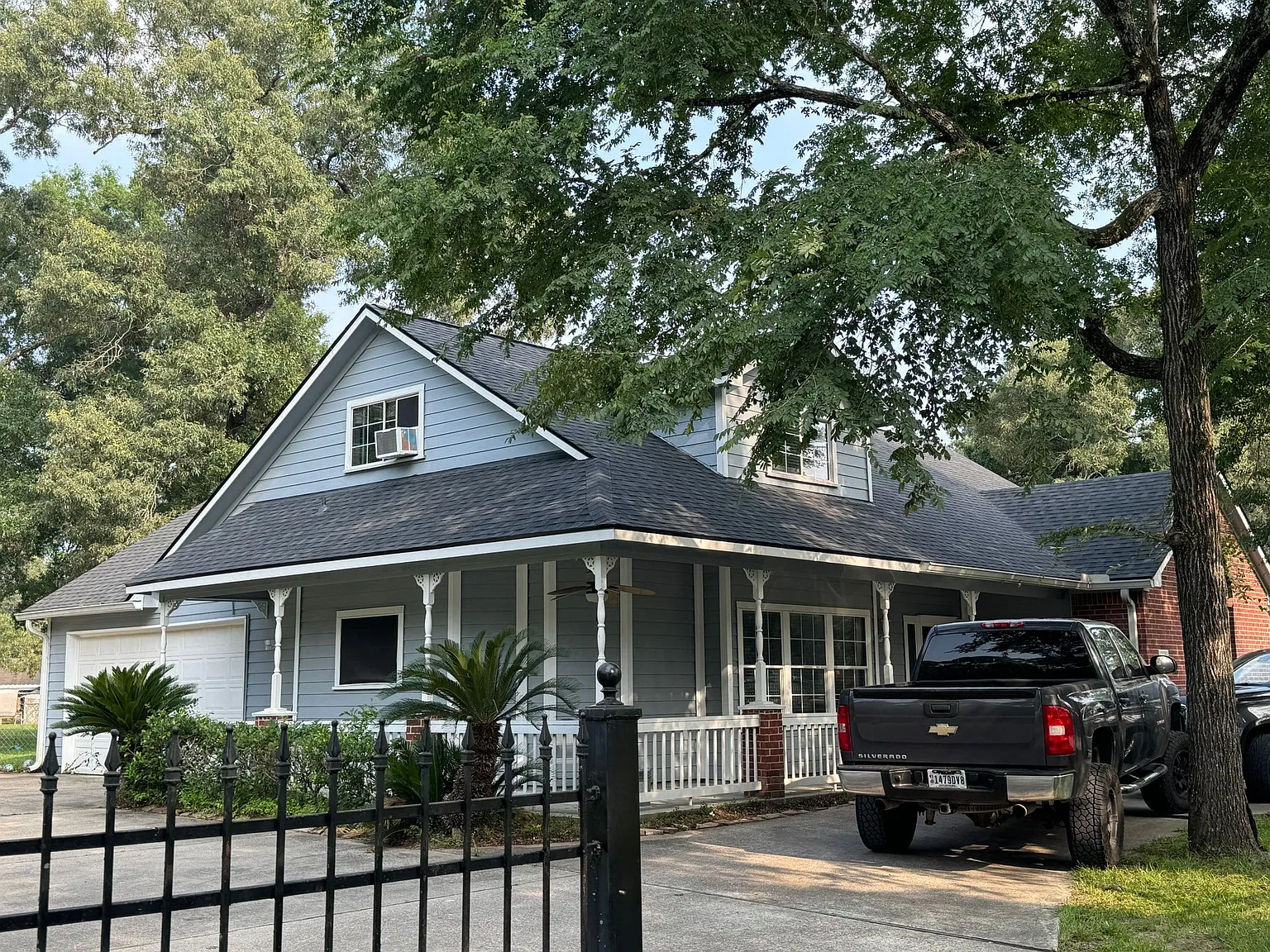 5 bed, 2.5 bath, 2584 sqft, $3,200 — Photo 3