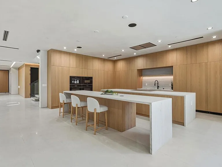 824 N Curson Ave — Photo 7