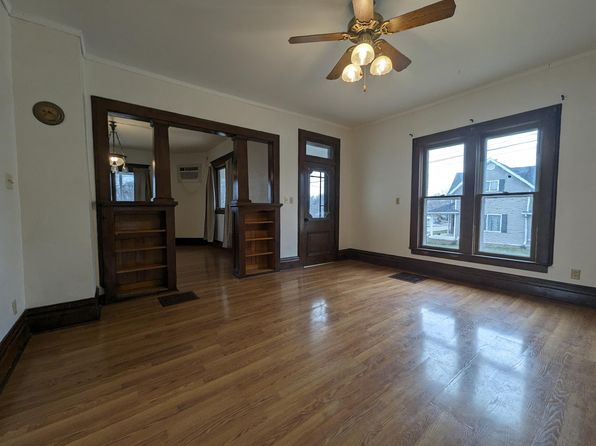 702 S Main St